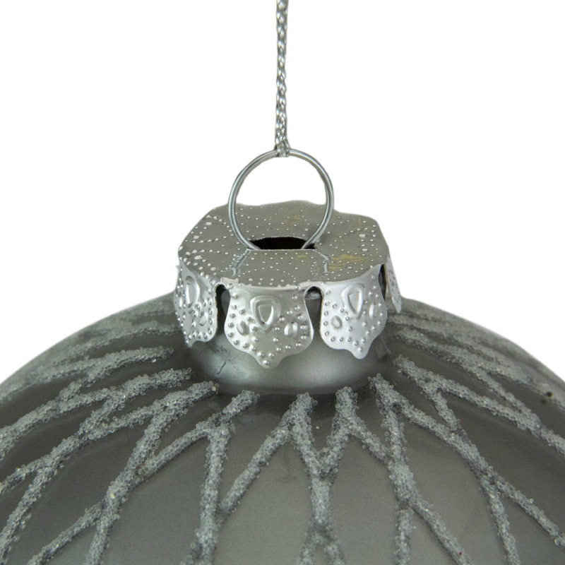 Ornement en verre boule de Noël 4 po à motif de losanges gris