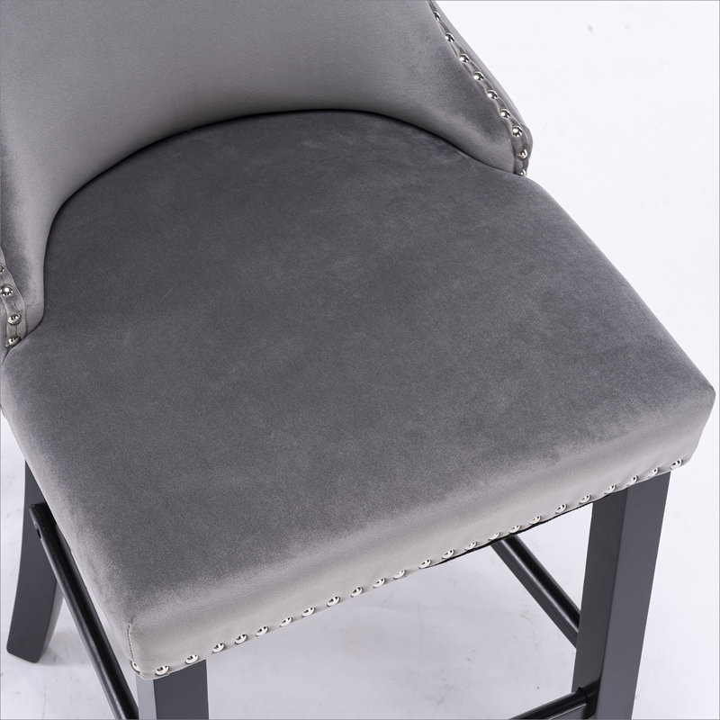 Tabourets de bar rembourrés de velours avec des boutons capitonnés et des pieds en bois, Gris
