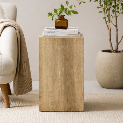 Rehaussez votre espace de vie avec cette table basse moderne en panneau de fibres à densité moyenne qui met en valeur des motifs de texture de bois clair et doux. Il se caractérise par un design élégant. 12 * 12 * 19,6