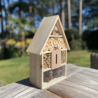 Izaguirre Freestanding Bumblebee House