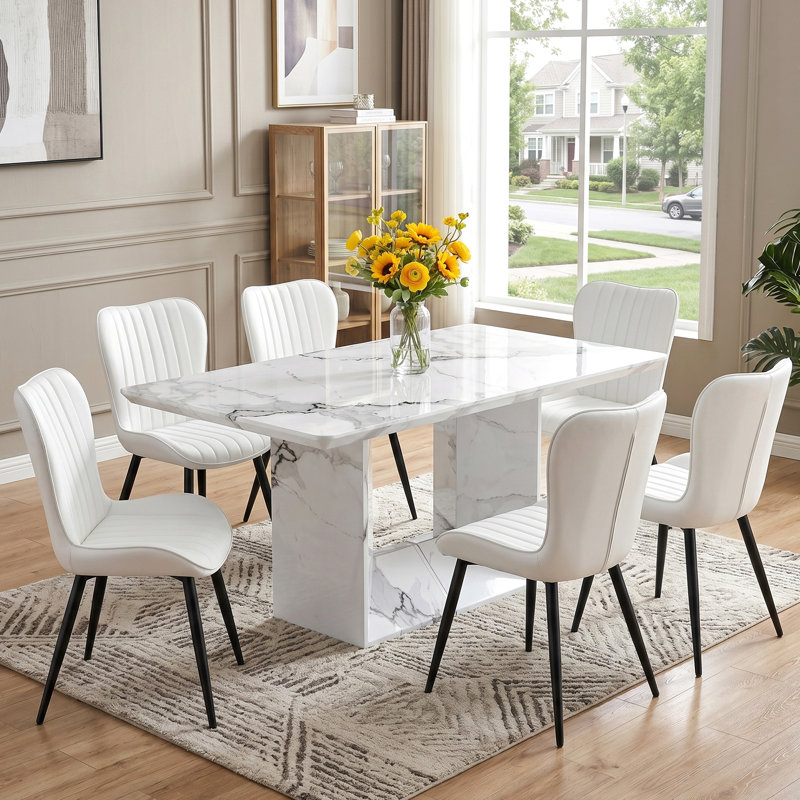 Ensemble de salle à manger 7 pièces Modern Glam avec table rectangulaire en faux marbre 63 po et 6 chaises en similicuir capitonné