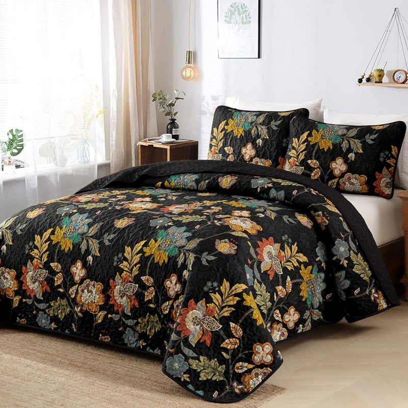 3-Piece Botanical Floral Quilt Set - Soft Lightweight Microfiber All Season Coverlet, Queen Quilt + 2 Queen Shams, Black