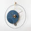 Horloges murales analogiques rondes bleues-104793248