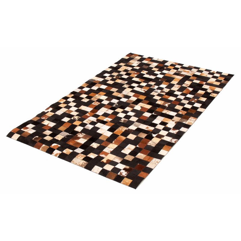 Tapis noir en cuir de vache fabriqué à la main Lares