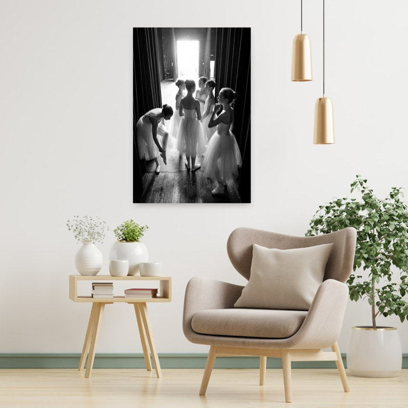 «Young Ballerinas Backstage Classic Dramatic Elegant», art mural, H 36 po x l 24 po