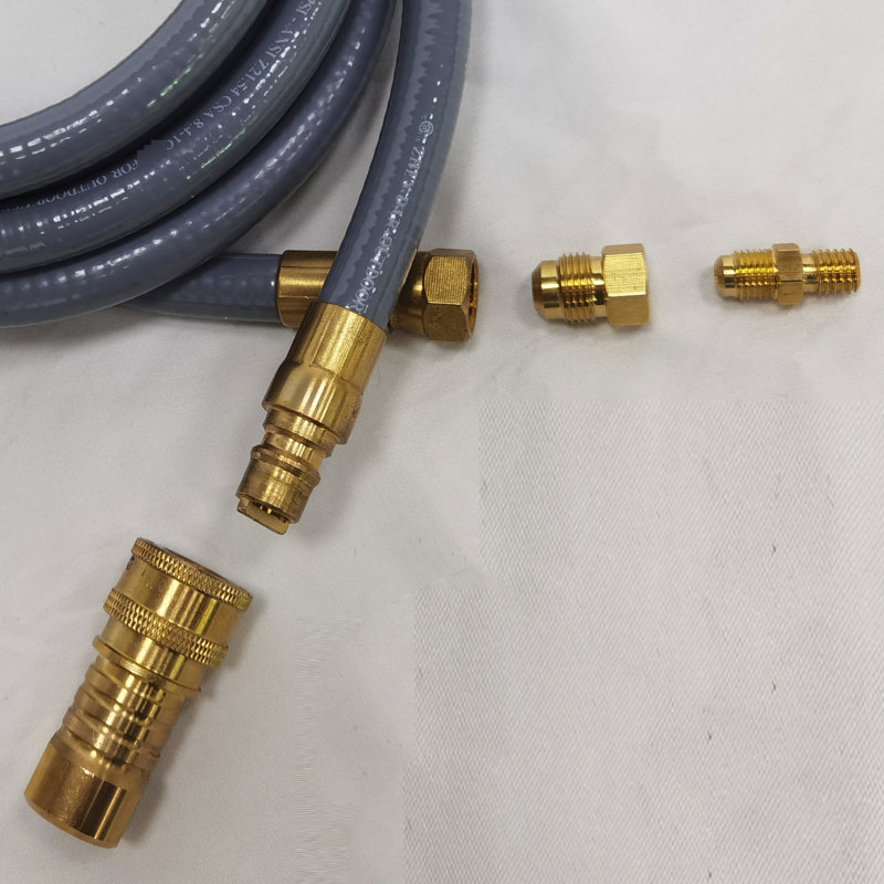 Tuyau bas de 3,65 m avec raccord rapide pour four à pizza et chauffe-eau. Construction en laiton et caoutchouc de haute qualité. Alimentation en gaz sécurisée. Applications sur la terrasse. Compatible avec divers appareils au gaz naturel.
