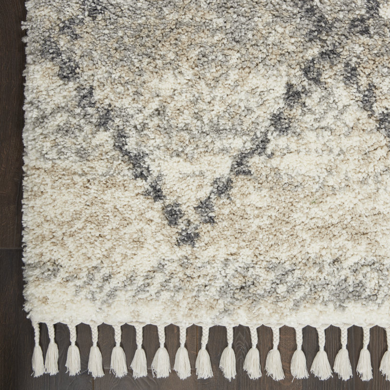 Ileyah Geometric Indoor Rug, Rectangle 4' x 6'