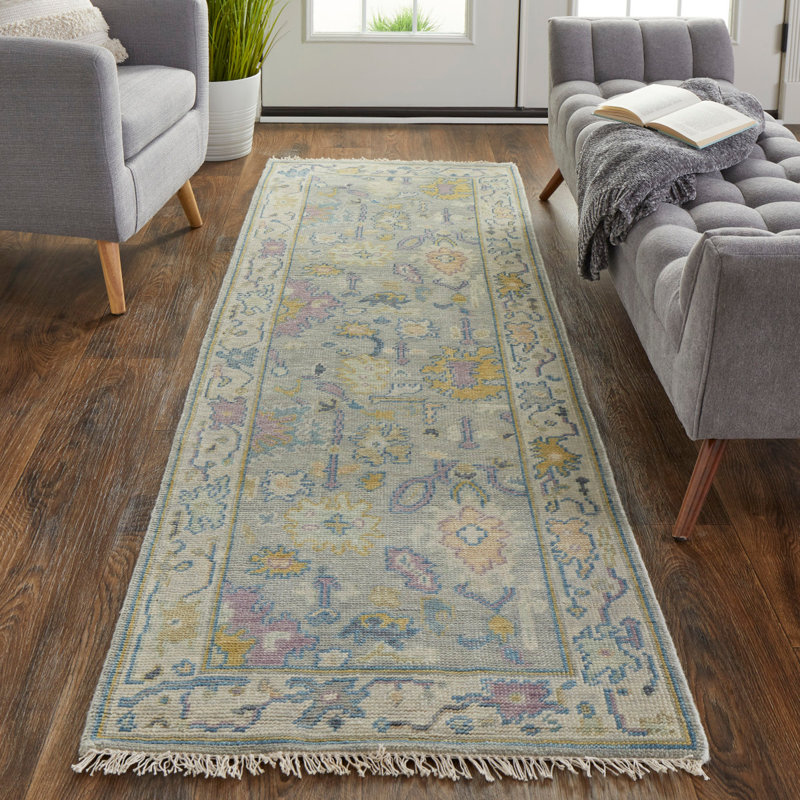 Karina Hand Knotted Wool Oriental Area Rug, Square 1'6"