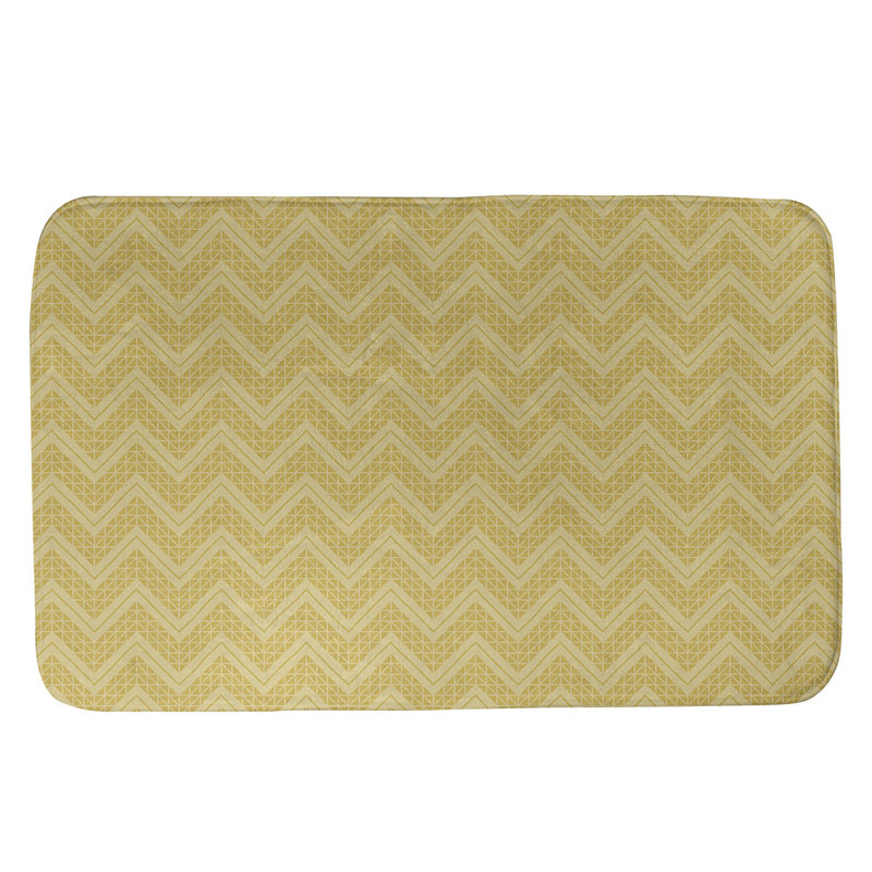 Tapis pour salle de bain à motif à chevrons à la main Stephenie, l 17 po x L 24 po, Jaune / jaune clair