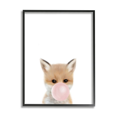 Bébé renard roux avec gomme à bulles rose