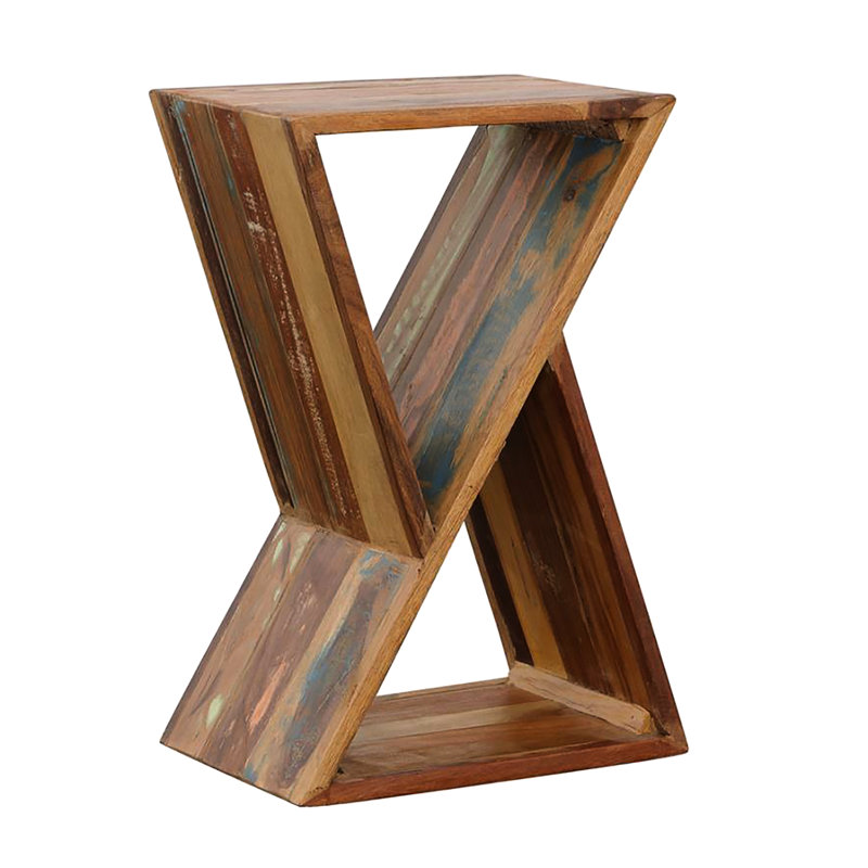 Table d'appoint géométrique élégante dans une teinte naturelle pour un style de décoration de salon