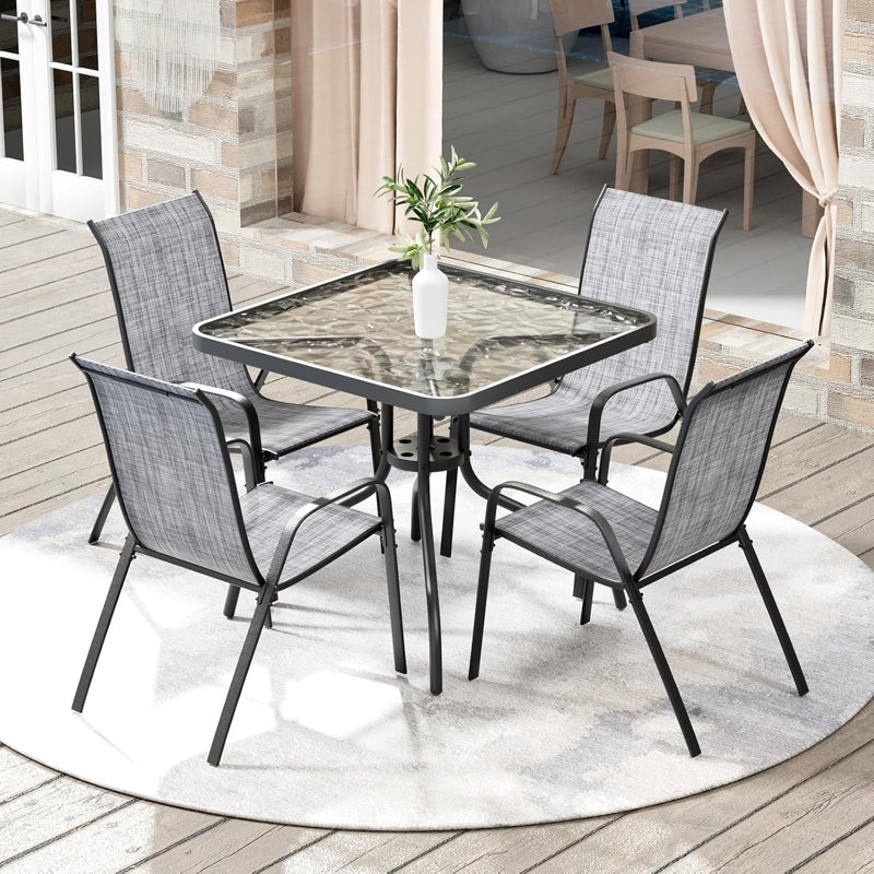 Ensemble de salle à manger d'extérieur 5 pièces, table en verre et chaise Textilene | Chaises empilables pour économiser de l'espace, table de 30 po x 30 po avec structure en métal, trou de parasol 1,69 po, toutes saisons