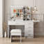Bureau de coiffeuse avec miroir et lumières pour maquillage avec tablettes ouvertes et chaise