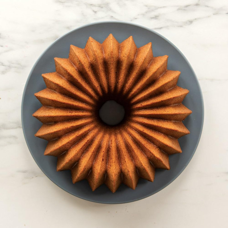 Nordic Ware Brilliance fluted cake pan Pan Gold