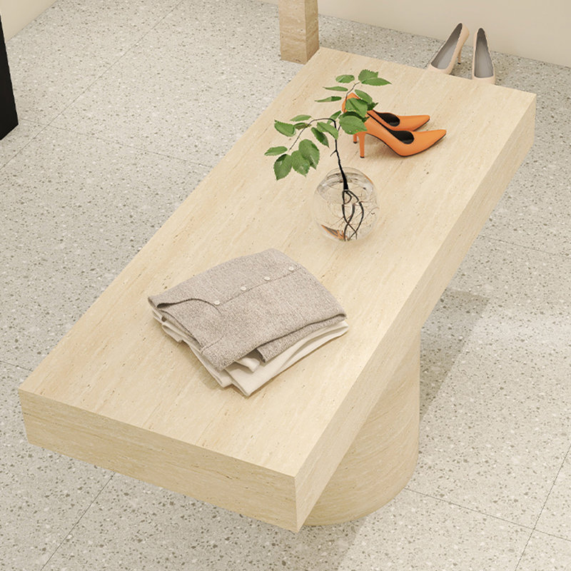 Présentoir simple du magasin de vêtements