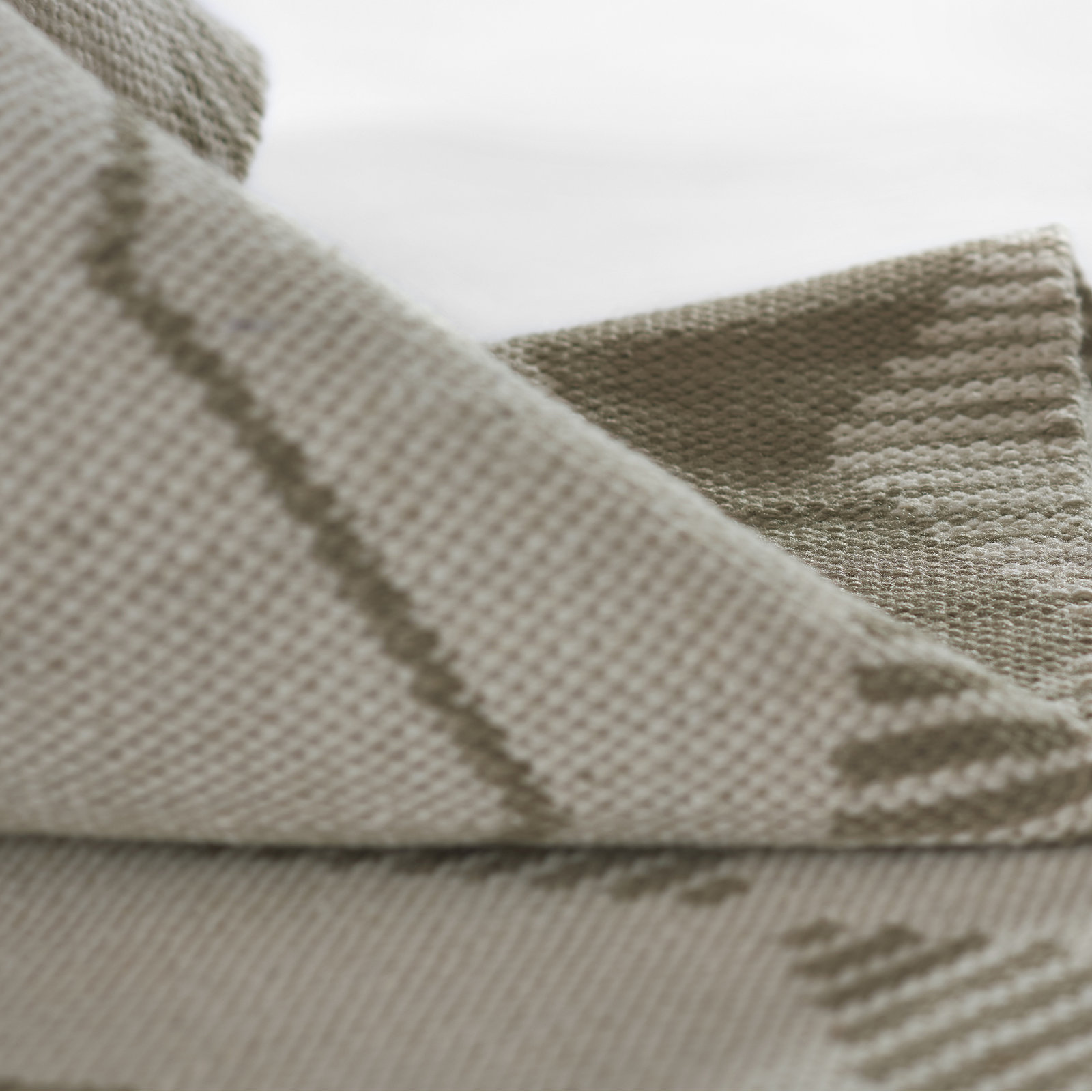 Malmo Beige Hand-Woven Geometric Outdoor Rug, Rectangle 2' x 3'