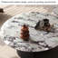 Table de salon simple en marbre-104725317