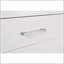 Table de chevet rectangulaire à 2 tiroirs en cuivre avec poignées de bar, combinant design classique et rangement fonctionnel pour les chambres modernes