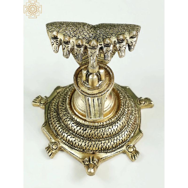 Shivalinga sur piédestal de tortue