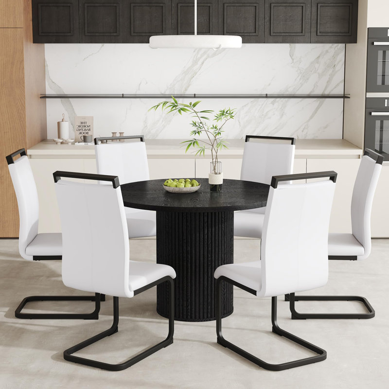 Ensemble de table de salle à manger 7 pièces comprenant un plateau en bois noir et une base cylindrique. Ensemble de table de salle à manger 42 po pour 6 personnes alliant stabilité, confort et style contemporain.