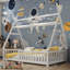 Lit simple avec design, espace et espace pour jouer