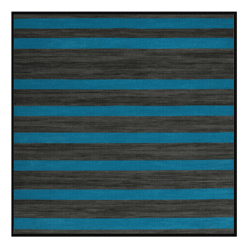 Tapis gris à rayures horizontales lavable à la machine