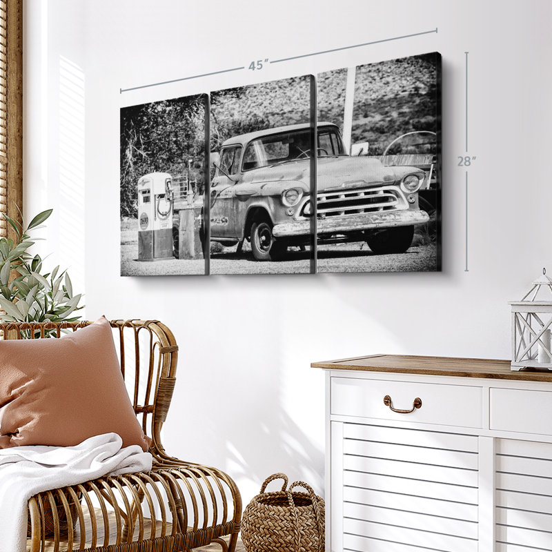 "Ancienne station-service d'essence" sur toile, H 28 po x l 45 po