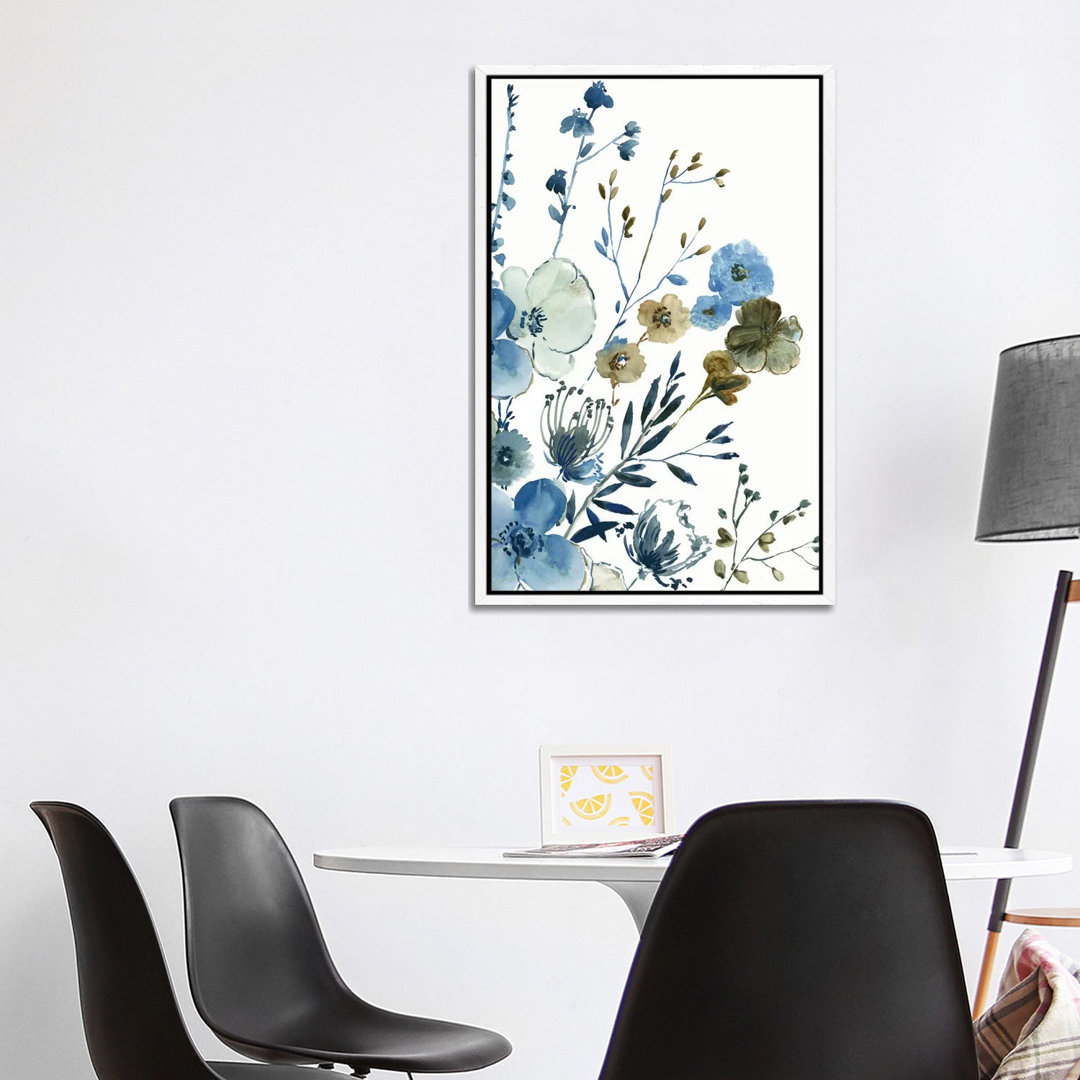 Blue Blossoming Garden I von Asia Jensen - Galerie-verpackte Leinwand Giclée auf Leinwand