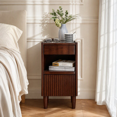 Table de chevet étroite en bois massif (100 %), avec 1 tiroir et des tablettes ouvertes, idéale pour la chambre ou le salon, couleur noyer.