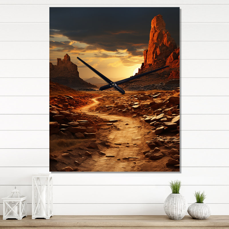 Desert Spires II - Horloge murale paysage et nature, H 40 po x l 30 po x P 1 po