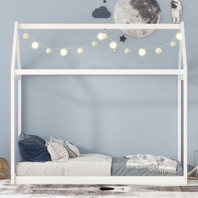 Lit simple en bois