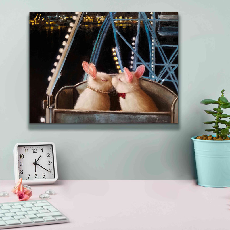 «First Kiss» par Lucia Heffernan, H 12 po x l 16 po x P 0,75 po