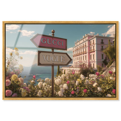 «Hotel on the Sea Crossroad», art mural encadré à la mode par Art Remedy, cadre doré, 54 x 36