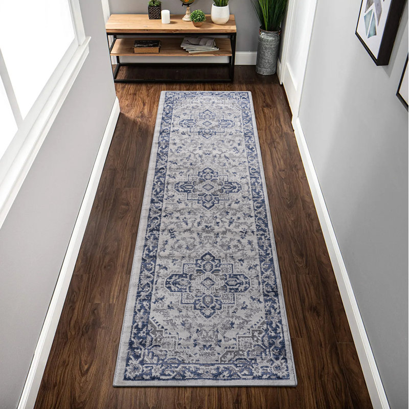 Tapis bleu / gris en polyester / polypropylène tressé à la machine Zachais, Tapis de couloir 2 pi 2 po x 8 pi