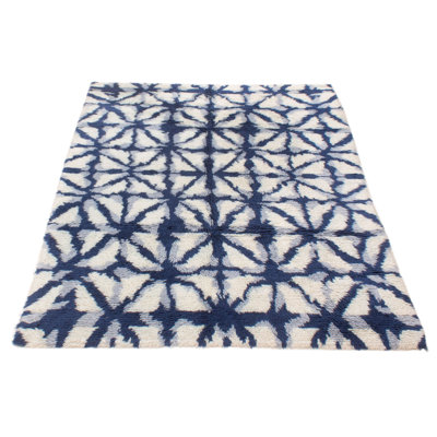 Tapis unique crème / bleu marine Akihito 6 pi x 8 pi 10 po
