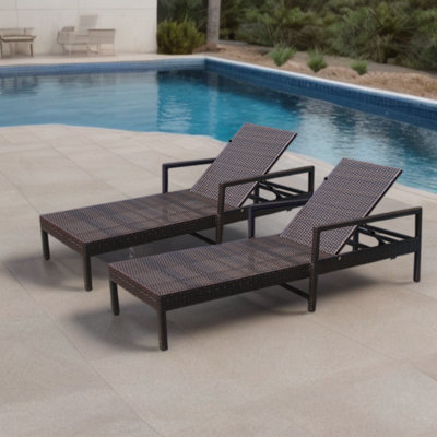 Outdoor Chaise Lounge with Table