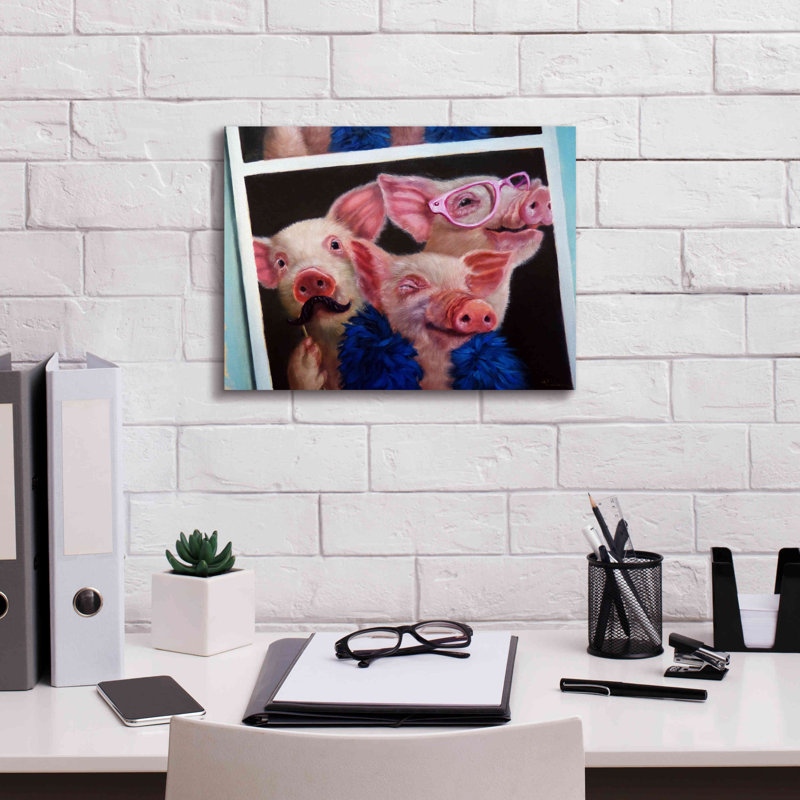 "Photoshoot" par Lucia Heffernan, H 12 po x l 16 po x P 0,75 po