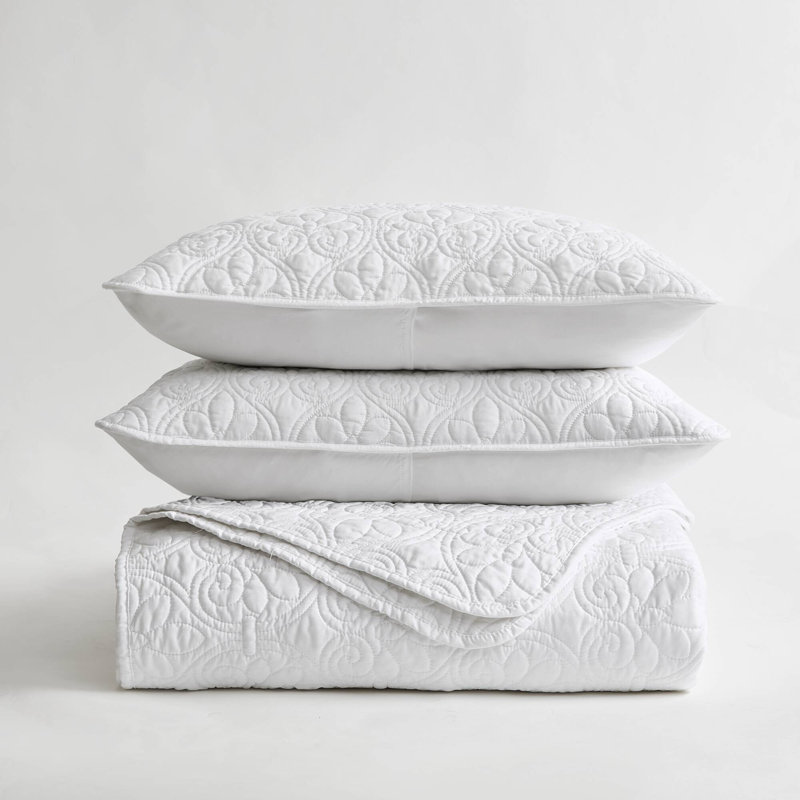 Quebec White Reversible 3-Piece King/Cal King Quilt Set, King/California King Coverlet + 2 King Shams, White
