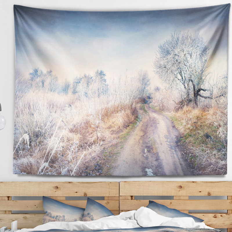 Tapisserie en polyester «First Frost in Forest» avec accessoires de suspension inclus, H 78 po x l 92 po