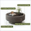 Table basse ronde cannelée avec rangement, plateau en verre trempé et revêtement en cuir gris.