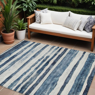 Tapis extérieur lavable rayé bleu et gris 10 pi x 14 pi
