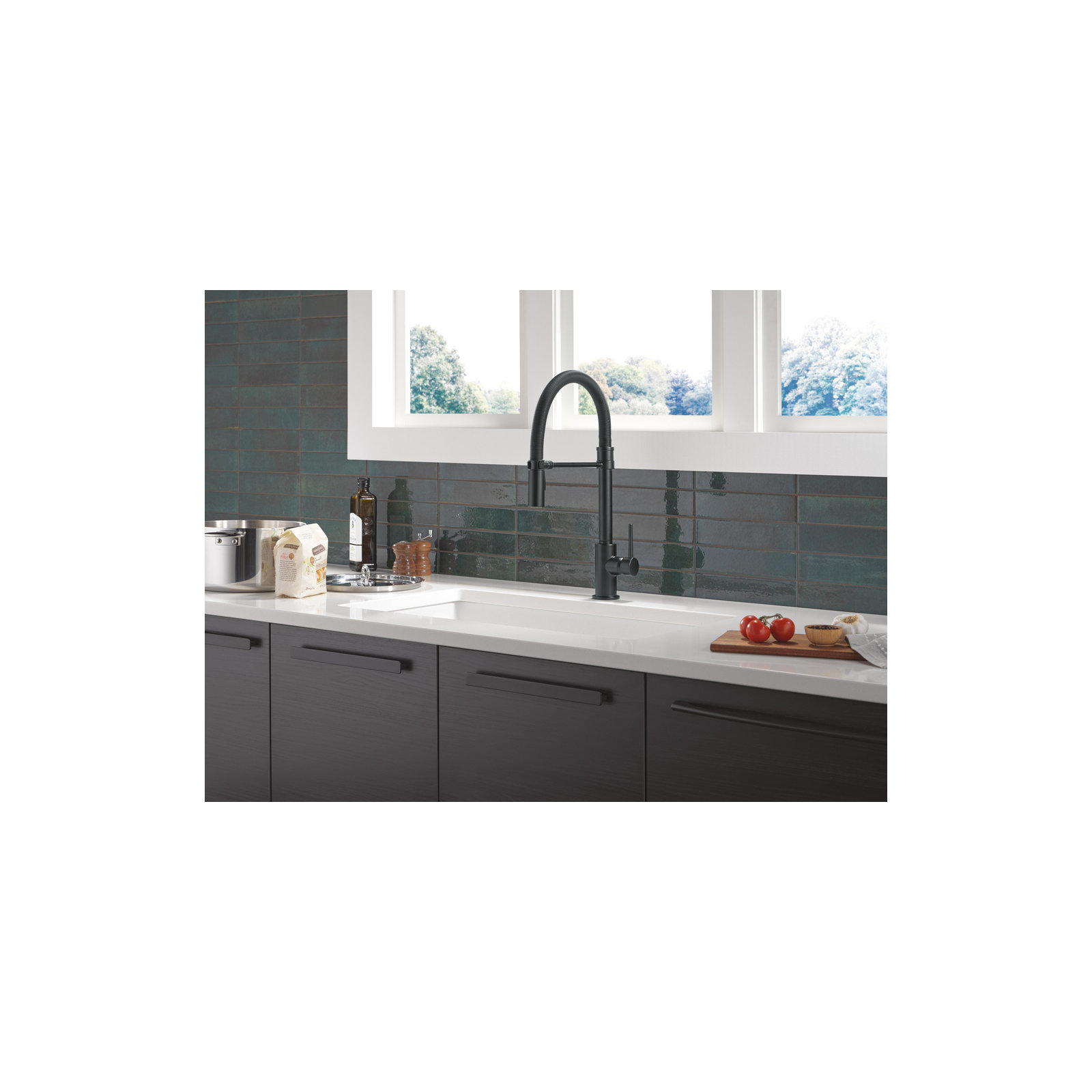 Trinsic Pull Down Sprayer Kitchen Sink Faucet, Pro Commercial Style Pull Down Kitchen Faucet, Matte Black