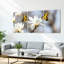 Ensemble de 3 tableaux sur toile tendue représentant des papillons et des fleurs blanches-1001613169