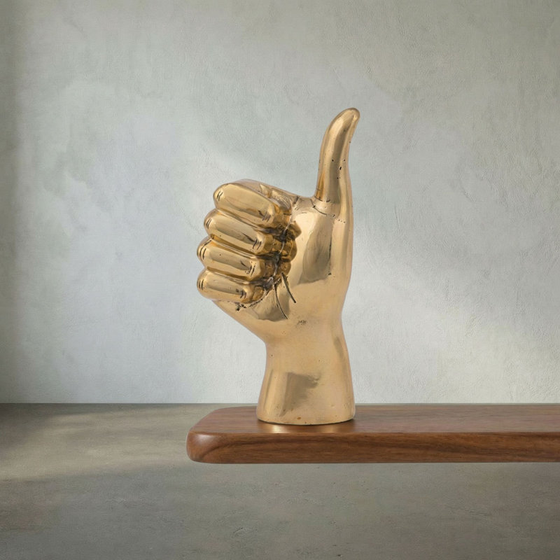 Figurine pouce en l'air, Laiton
