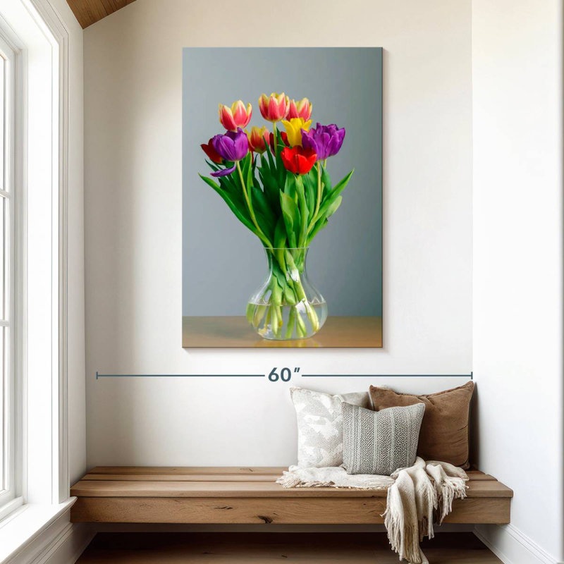 Harnek tulipes dans un vase en verre, H 48 po x l 32 po