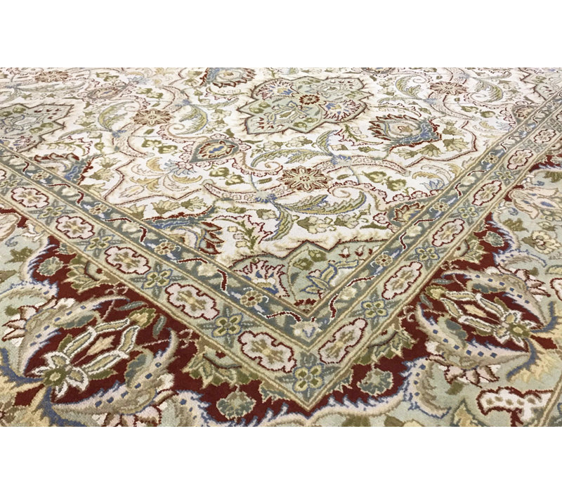 Tapis ivoire et vert noué à la main de haute qualité