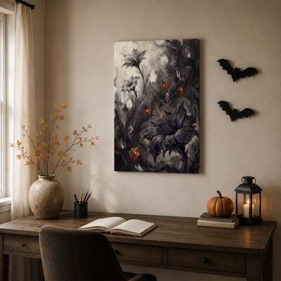Toile murale d'Halloween avec des fleurs abstraites gris foncé et des reflets orange.