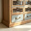 Armoire en verre rétro à motif vieilli