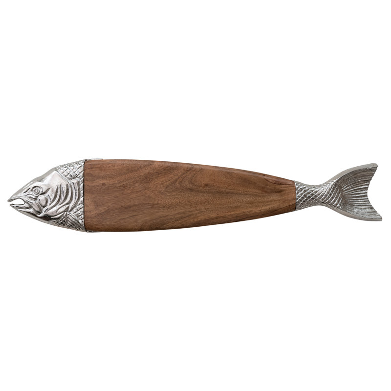 Bois d'acacia en forme de poisson et plateau de service en aluminium et fromage