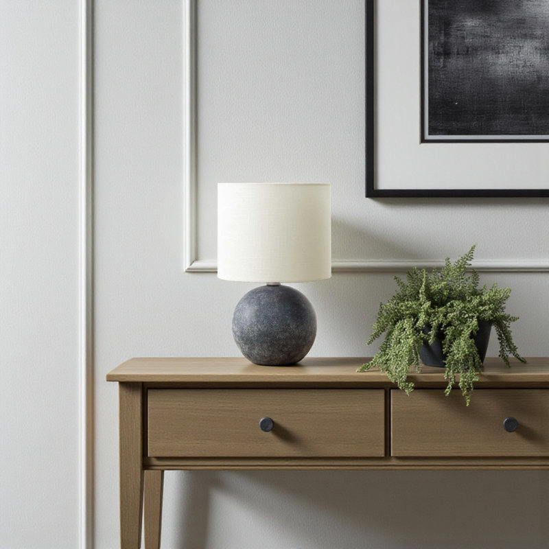 Lampe de table Lissette Lighting en béton gris avec abat-jour crème, H 15,34 po x l 9,38 po x P 9,38 po